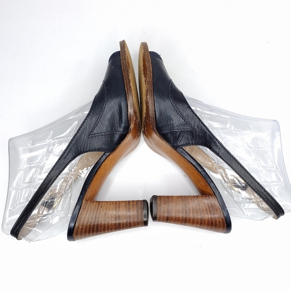 Neiman Marcus Women's Leather Strap Open Toe Stacked Heels Shoes - Picture 4 of 15